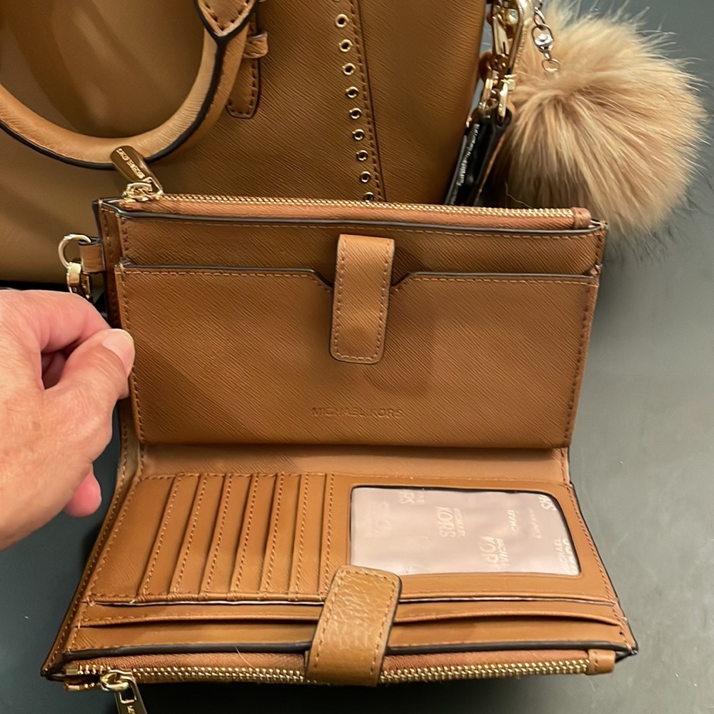 Purse & wallet/wristlet bundle - Picture 3 of 3